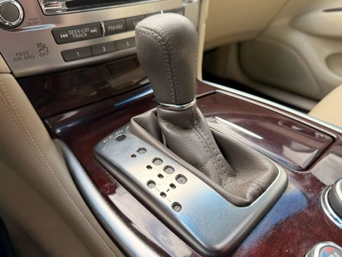 Used 2016 INFINITI Q70 L 3.7 RWD image 19