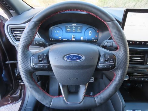 Used 2023 Ford Escape ST-Line Elite image 18