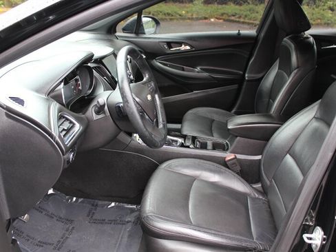 Used 2017 Chevrolet Cruze Premier FWD image 10