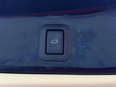 Used 2018 Toyota Highlander XLE AWD/4WD image 6