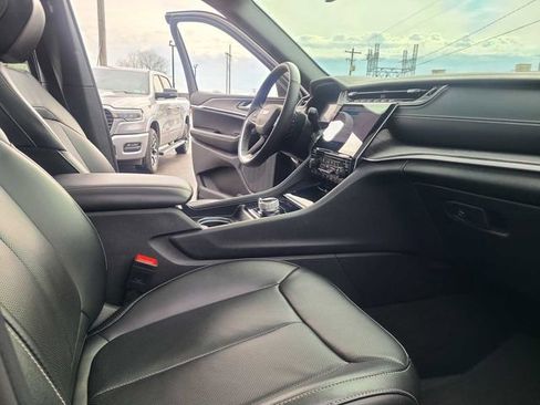 Used 2024 Jeep Grand Cherokee L Limited w/ Luxury Tech Group II AWD/4WD image 18