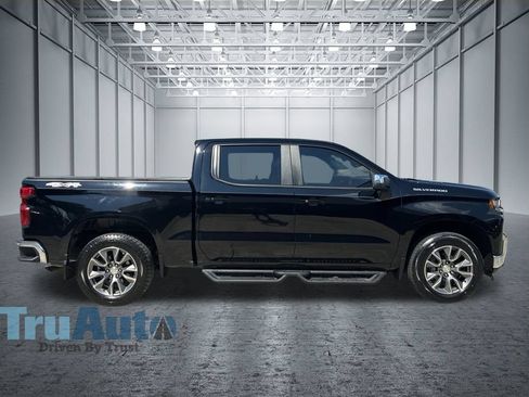 Used 2022 Chevrolet Silverado 1500 LT AWD/4WD image 9