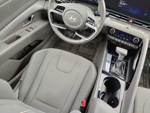 Used 2025 Hyundai Elantra SEL FWD image 14