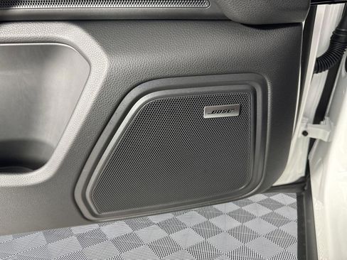 Certified 2025 Porsche Macan AWD/4WD image 24