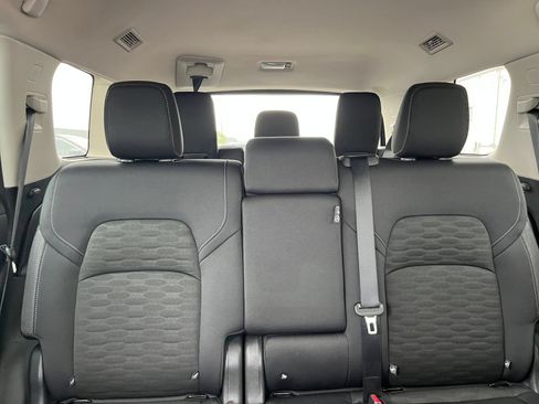 Used 2025 Nissan Pathfinder SV FWD image 41