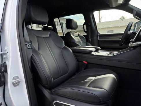 Used 2023 Jeep Wagoneer Series III w/ Flexible Seating Group image 37