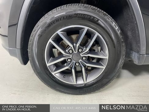 Used 2019 Jeep Grand Cherokee Limited AWD/4WD image 10