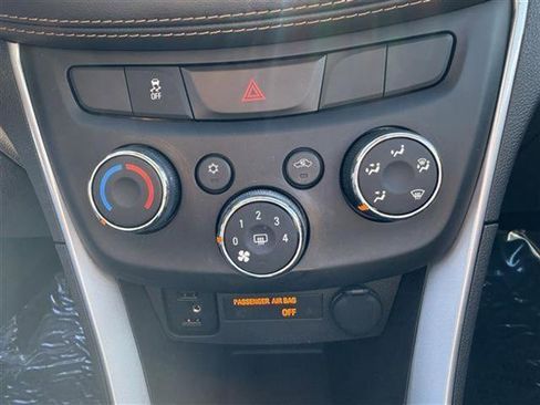 Certified 2022 Chevrolet Trax LT w/ LT Convenience Package image 22