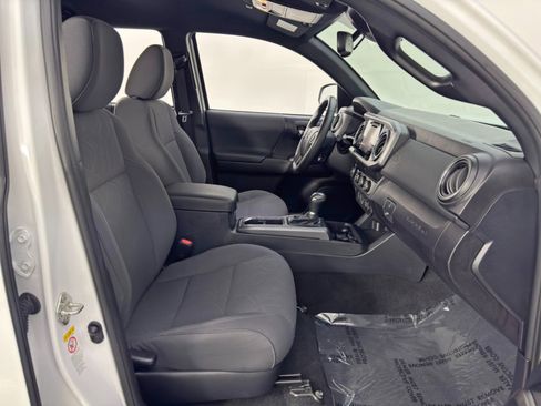 Used 2019 Toyota Tacoma TRD Sport image 14