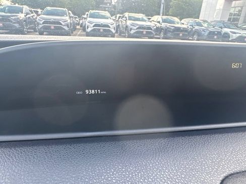Used 2019 Toyota Prius Prime Plus FWD image 10