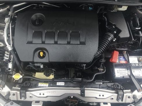 Used 2015 Toyota Corolla LE FWD image 30