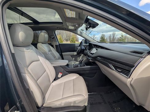 Used 2020 Cadillac XT4 Premium Luxury image 10