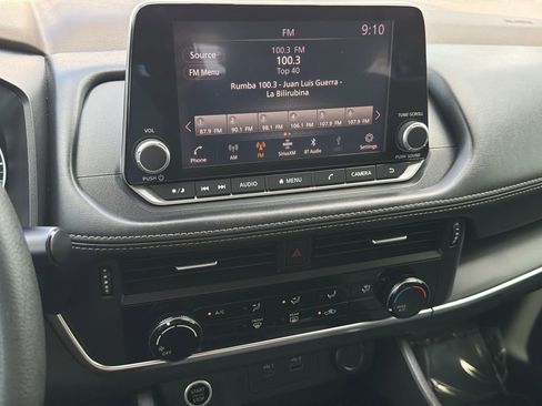 Used 2022 Nissan Rogue S FWD image 17