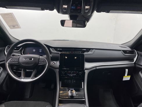 New 2025 Jeep Grand Cherokee Altitude image 6