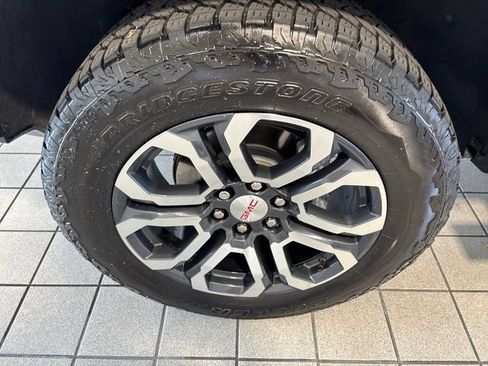 Used 2024 GMC Canyon AT4 w/ AT4 Premium Package AWD/4WD image 5