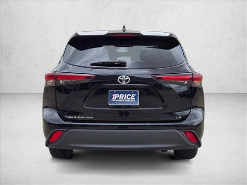Used 2025 Toyota Highlander LE FWD image 6