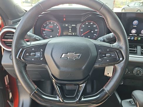 Used 2024 Chevrolet Trax RS w/ Sunroof Package FWD image 10