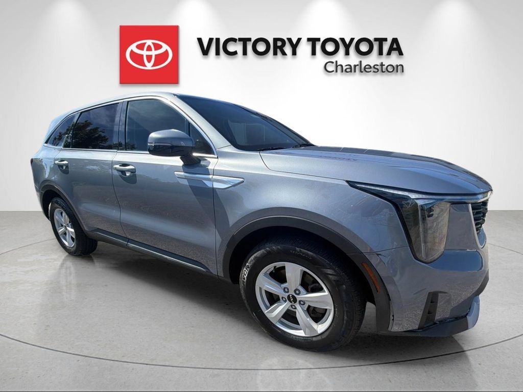 Used 2024 Kia Sorento LX FWD image 5