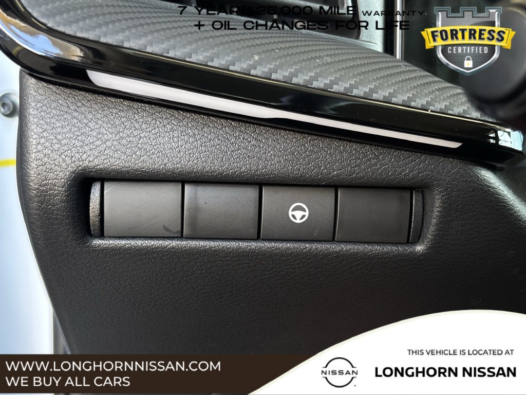 Used 2025 Nissan Kicks SR AWD/4WD image 19