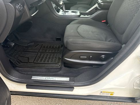 Used 2011 GMC Acadia SLE FWD image 10