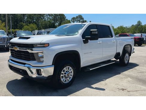 Used 2025 Chevrolet Silverado 2500 LT w/ Convenience Package AWD/4WD image 4