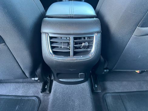 Used 2018 Chevrolet Malibu LT image 25