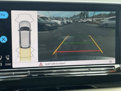 Certified 2025 Volkswagen Atlas SE w/ Panoramic Sunroof Package image 28