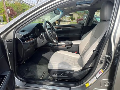 Used 2018 Lexus ES 350 w/ Luxury Package w/Wood Trim image 27