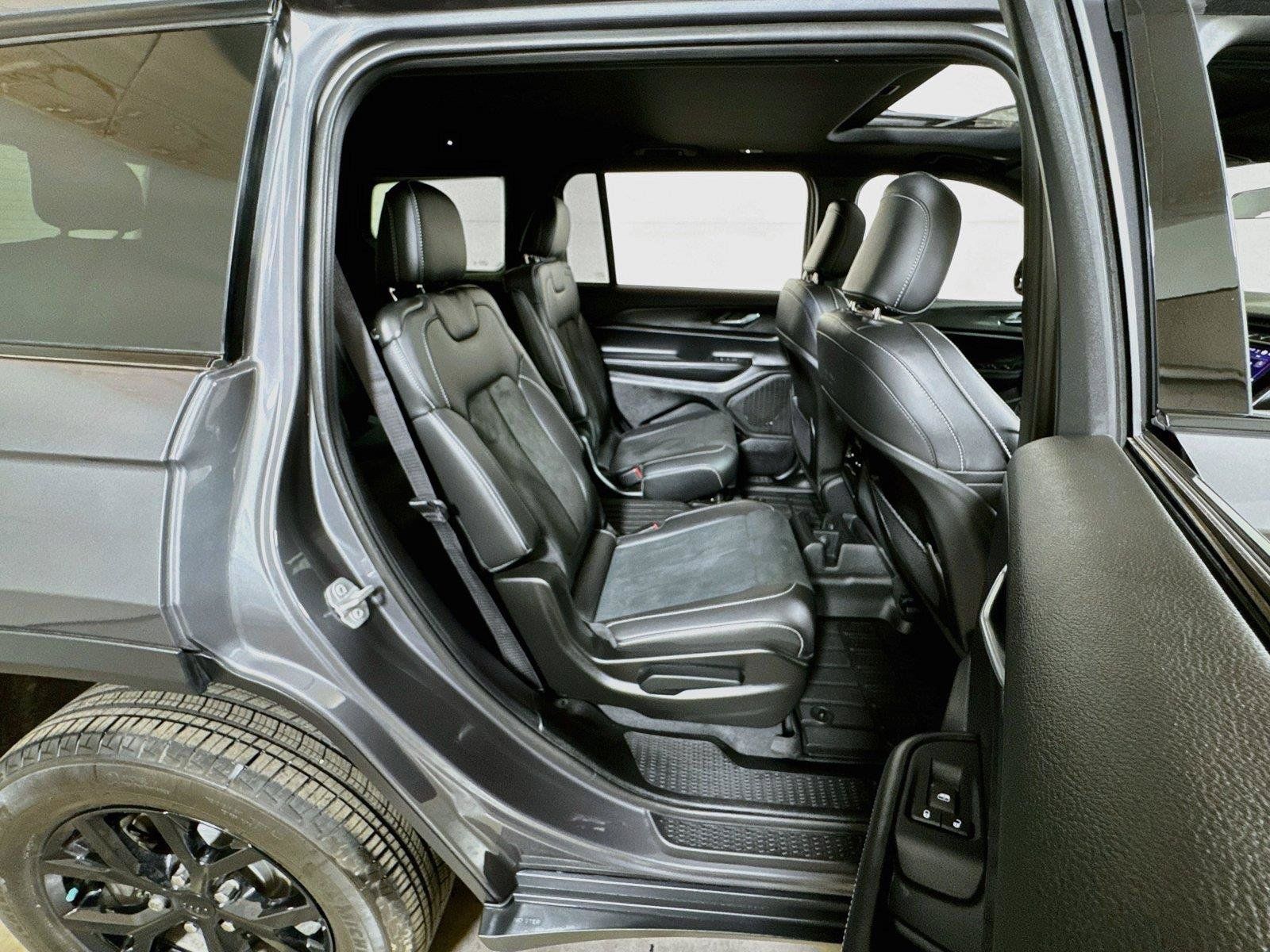 Used 2025 Jeep Grand Cherokee L Altitude RWD image 26