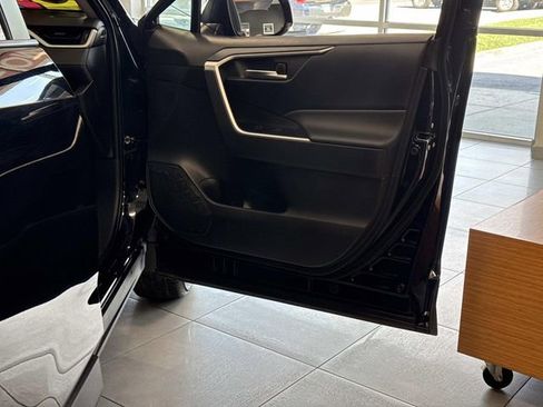 Used 2025 Toyota RAV4 XLE AWD/4WD image 9