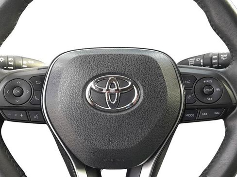 Used 2021 Toyota RAV4 XLE Premium image 20
