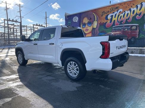 Used 2022 Toyota Tundra SR5 w/ SR5 Convenience Package image 3