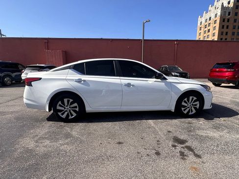 Used 2024 Nissan Altima 2.5 S FWD image 8