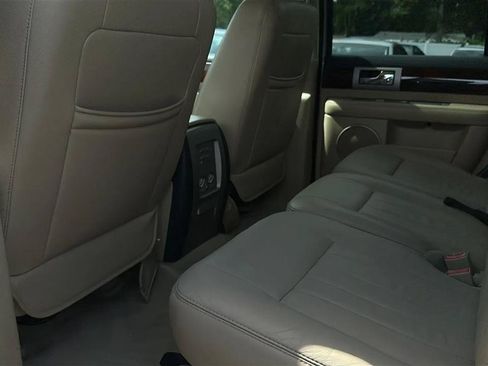 Used 2005 Lincoln Navigator Luxury AWD/4WD image 26