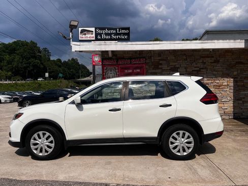 Used 2017 Nissan Rogue S AWD/4WD image 3