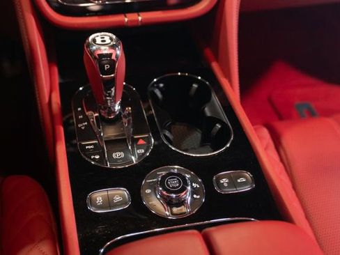 Used 2019 Bentley Bentayga image 16