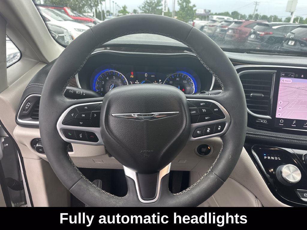 Used 2022 Chrysler Pacifica Limited AWD/4WD image 18