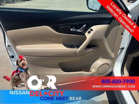 Used 2015 Nissan Rogue SL w/ SL Premium Package FWD image 16