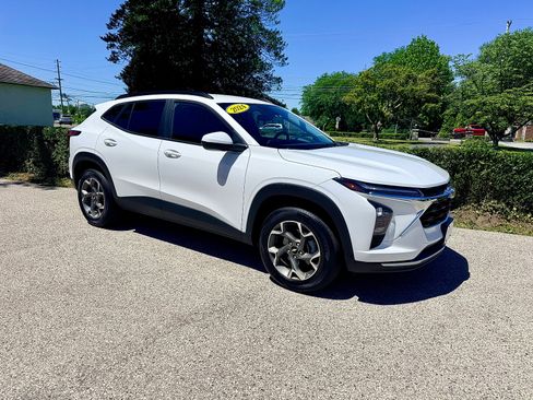 Used 2024 Chevrolet Trax LT w/ Driver Confidence Package FWD image 6