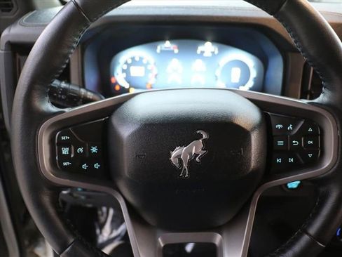 Used 2025 Ford Bronco Badlands image 24