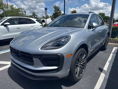 Certified 2026 Porsche Macan AWD/4WD image 1
