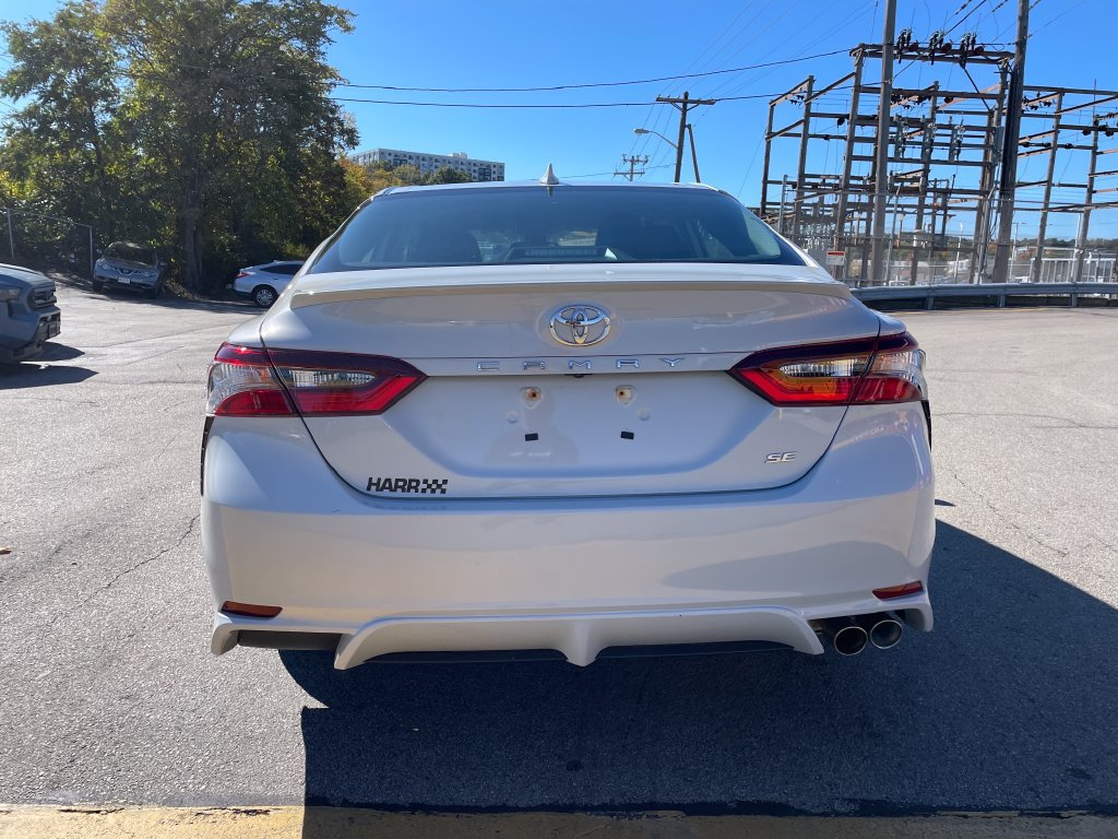 Used 2024 Toyota Camry SE w/ Cold Weather Package FWD image 4