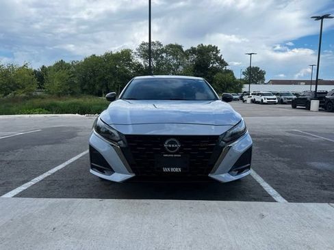 Used 2023 Nissan Altima 2.5 SR AWD/4WD image 2