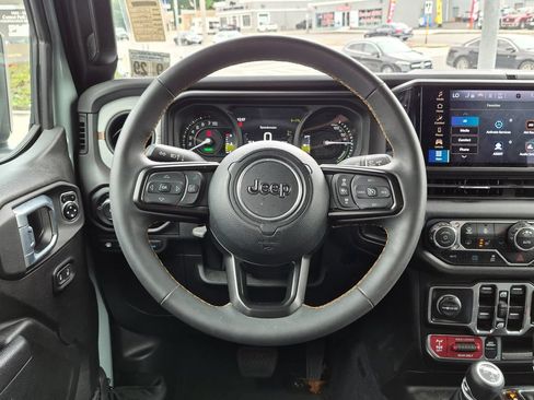 Used 2024 Jeep Wrangler Unlimited AWD/4WD image 12