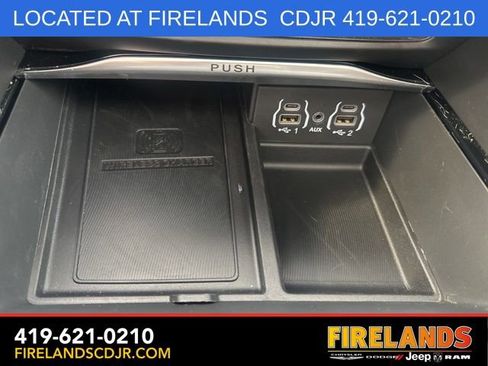 Used 2024 Chrysler Pacifica Limited w/ S Appearance Package FWD image 33
