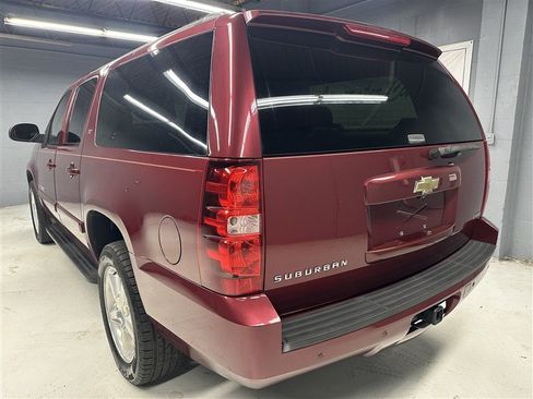 Used 2008 Chevrolet Suburban LT AWD/4WD image 9