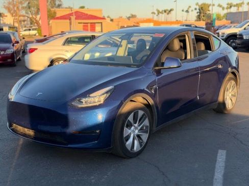 Used 2022 Tesla Model Y Long Range image 7