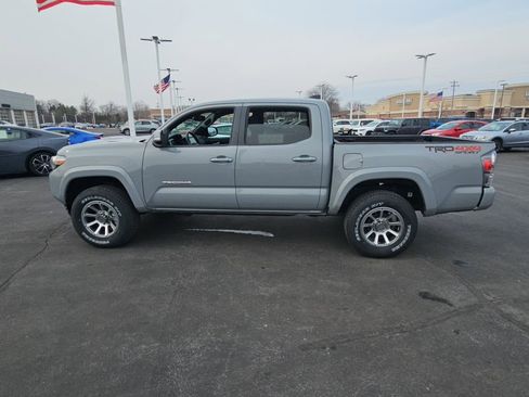 Used 2020 Toyota Tacoma TRD Sport image 6