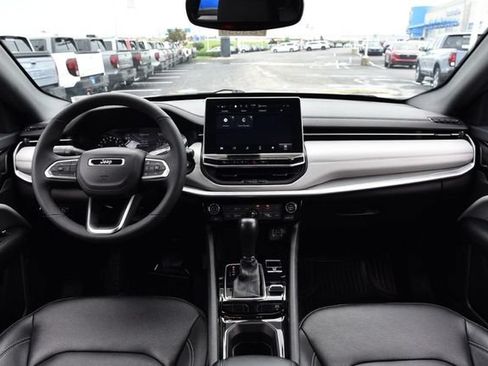 Used 2025 Jeep Compass Limited AWD/4WD image 7