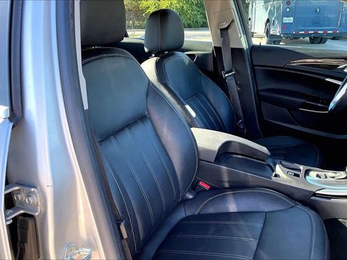 Used 2011 Buick Regal CXL image 9